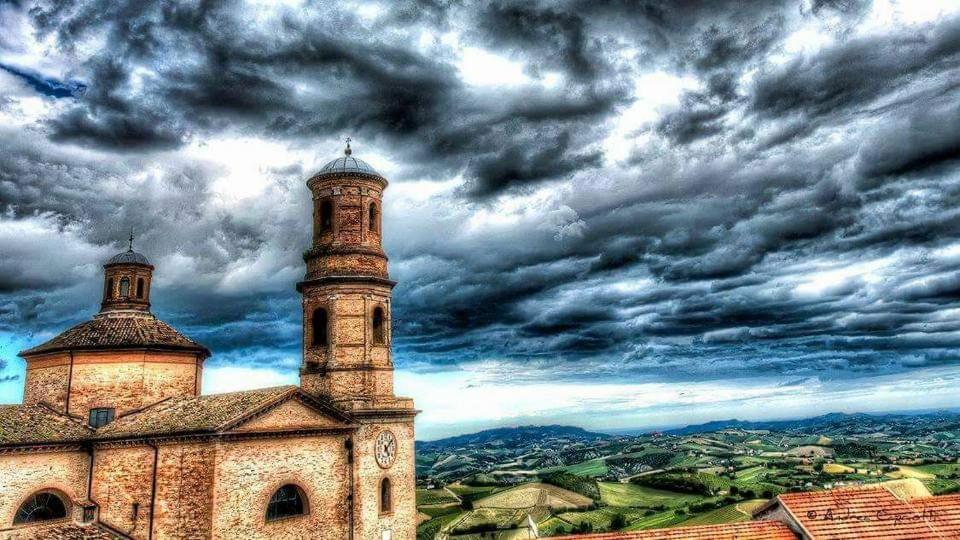 La Casa Del Duca Guest House Montalto delle Marche Exterior photo