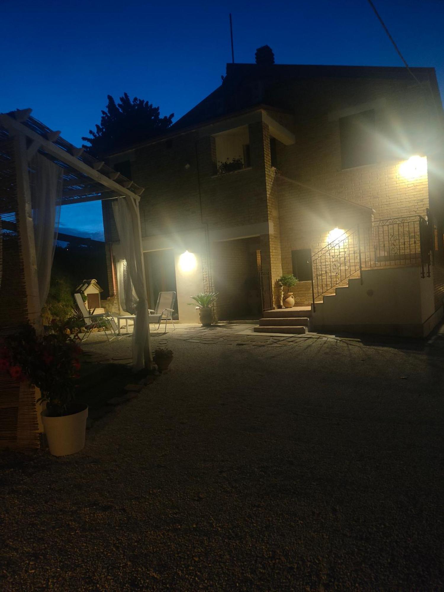 La Casa Del Duca Guest House Montalto delle Marche Exterior photo